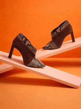 VINCE CAMUTO Women's Sempren Ankle Boot Brown and Black Size 8.5 New